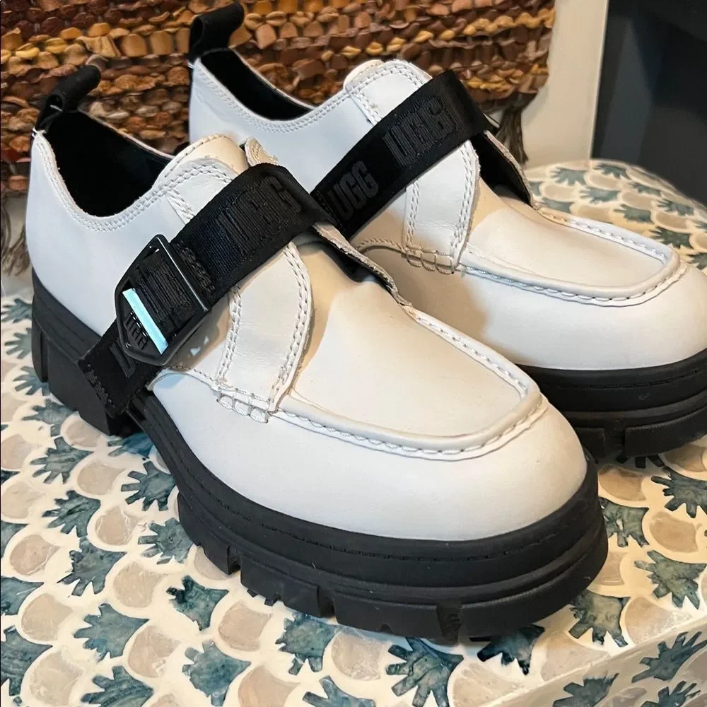 NWOT UGG Ashton Shoe White Black Leather Platform 10